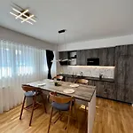 Riverside Downtown דירה *