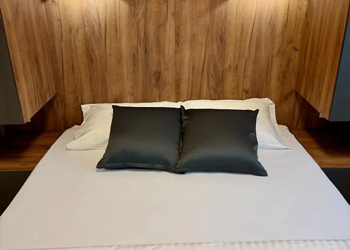 דירה Riverside Downtown סקופיה