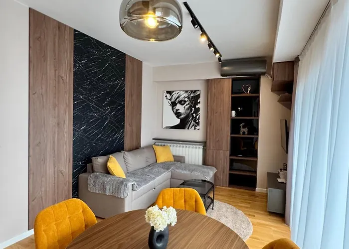 Riverside Downtown * סקופיה